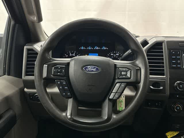 2017 Ford Super Duty F-350 DRW Chassis Cab photo 15 of 31
