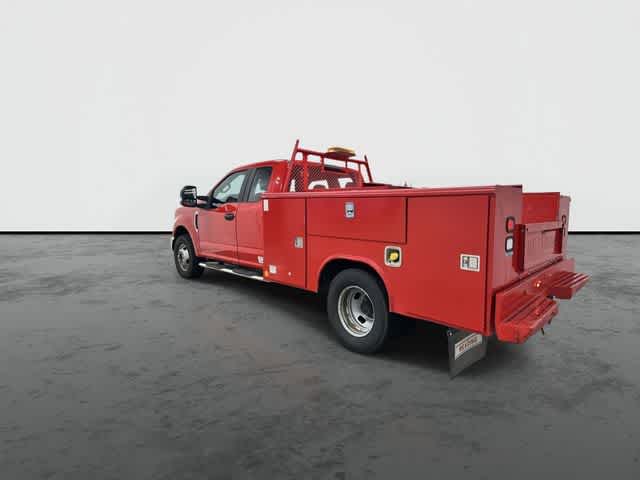 2017 Ford Super Duty F-350 DRW Chassis Cab photo 9 of 31