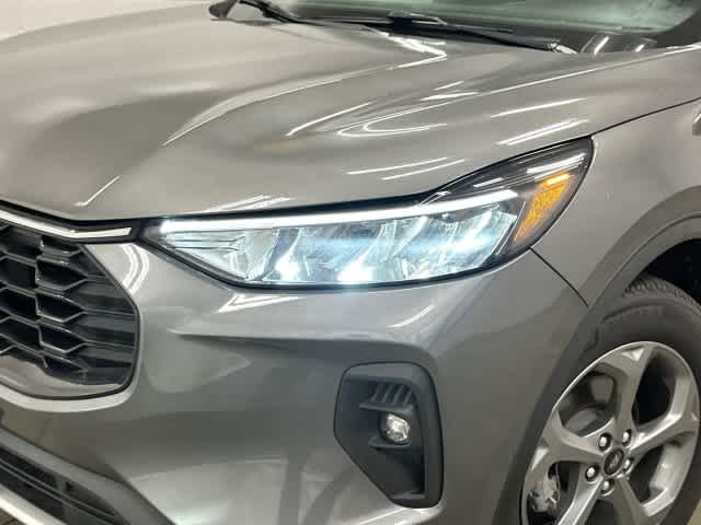 2025 Ford Escape photo 31 of 32