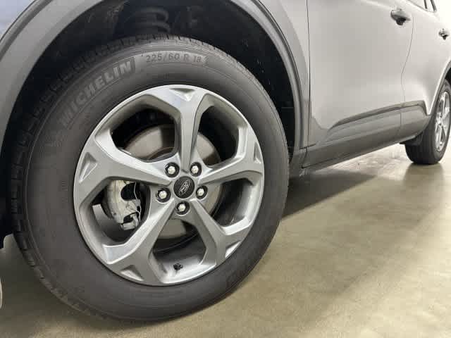 2025 Ford Escape photo 28 of 32