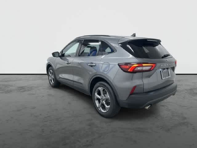 2025 Ford Escape photo 2 of 32
