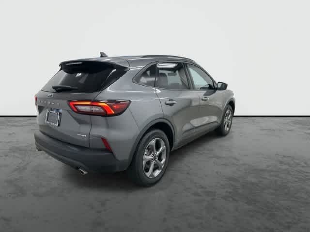 2025 Ford Escape photo 3 of 32