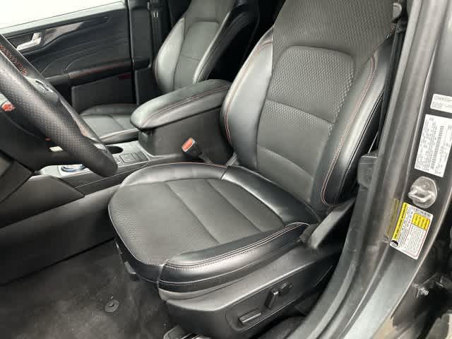 2025 Ford Escape photo 10 of 32
