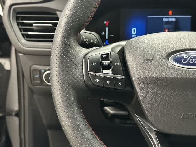 2025 Ford Escape photo 17 of 32