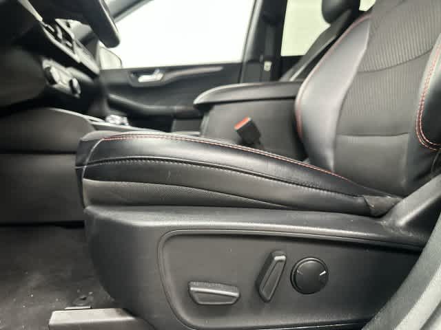 2025 Ford Escape photo 26 of 32