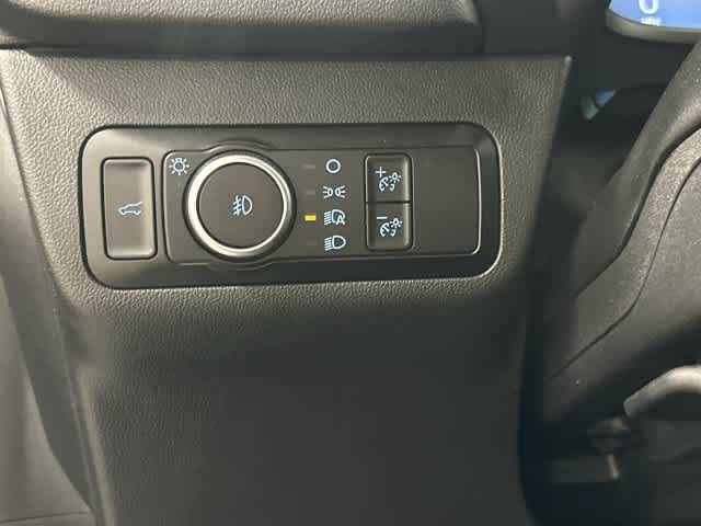 2025 Ford Escape photo 19 of 32