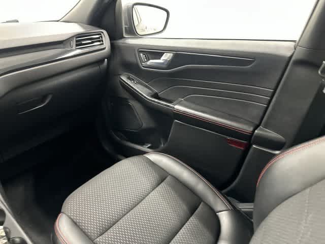 2025 Ford Escape photo 13 of 32
