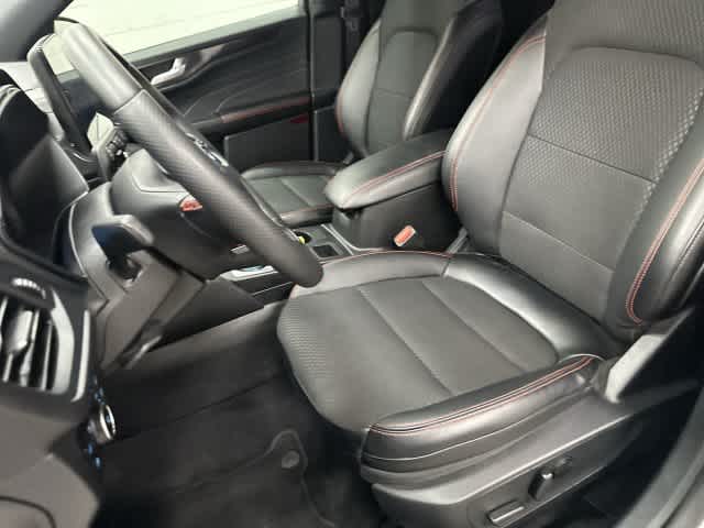 2025 Ford Escape photo 10 of 32
