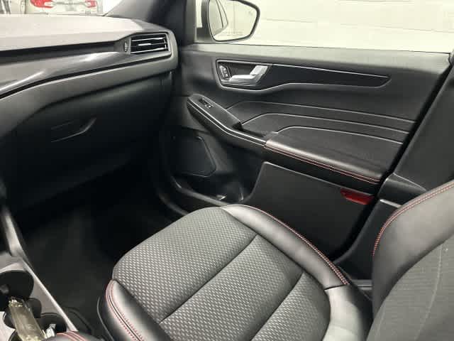 2025 Ford Escape photo 13 of 32