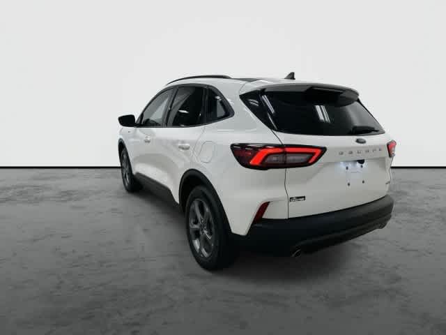 2025 Ford Escape photo 2 of 32