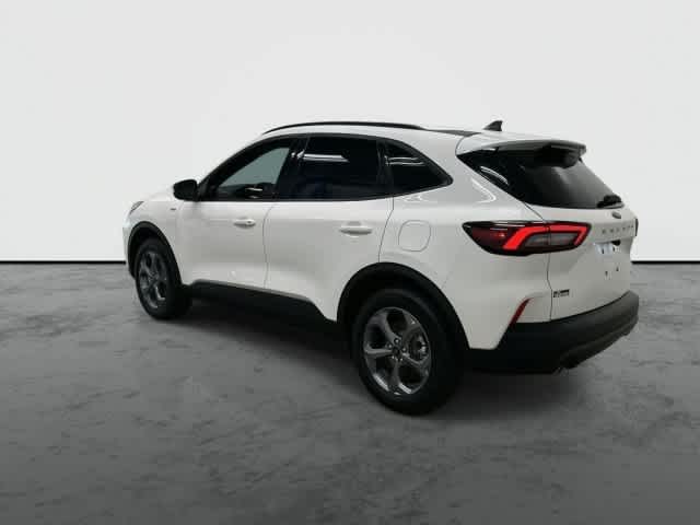 2025 Ford Escape photo 9 of 32