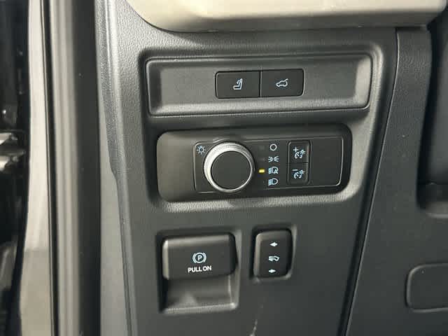 2022 Ford Expedition Max photo 19 of 33