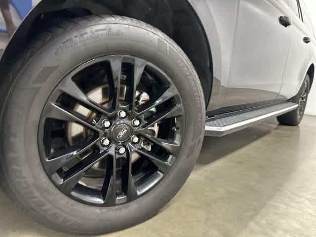 2022 Ford Expedition Max photo 29 of 33