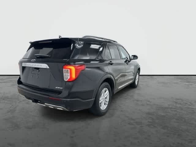 2021 Ford Explorer photo 3 of 32