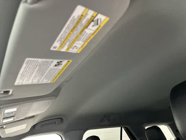 2021 Ford Explorer photo 27 of 32