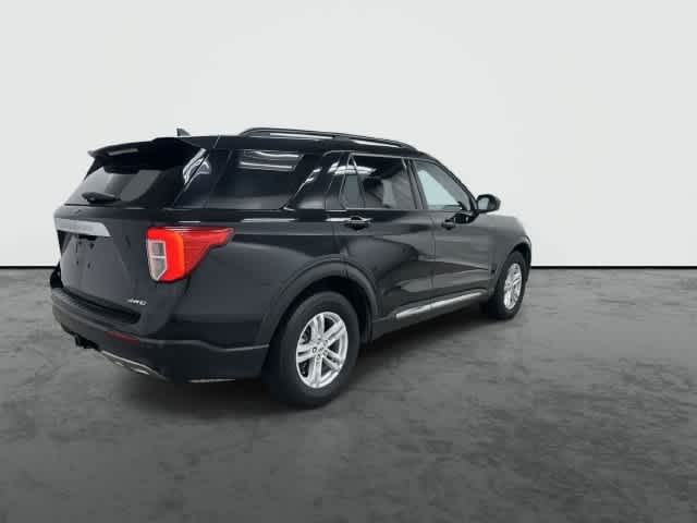 2021 Ford Explorer photo 4 of 32