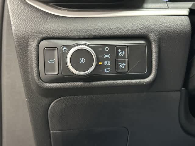 2021 Ford Explorer photo 19 of 32
