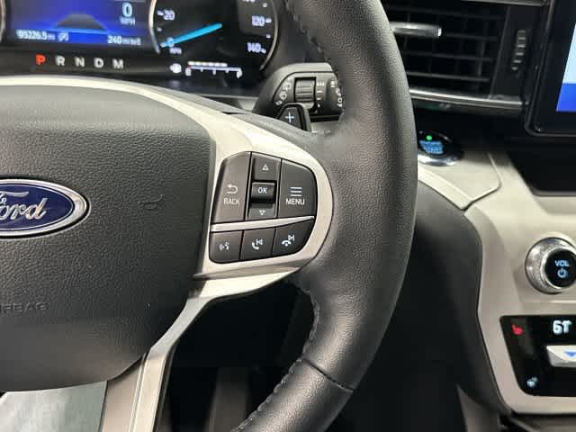 2021 Ford Explorer photo 18 of 32