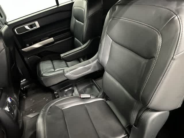2021 Ford Explorer photo 14 of 32