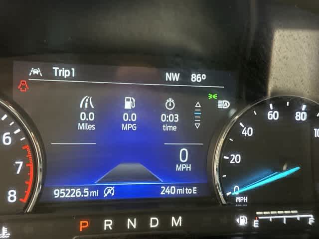 2021 Ford Explorer photo 16 of 32