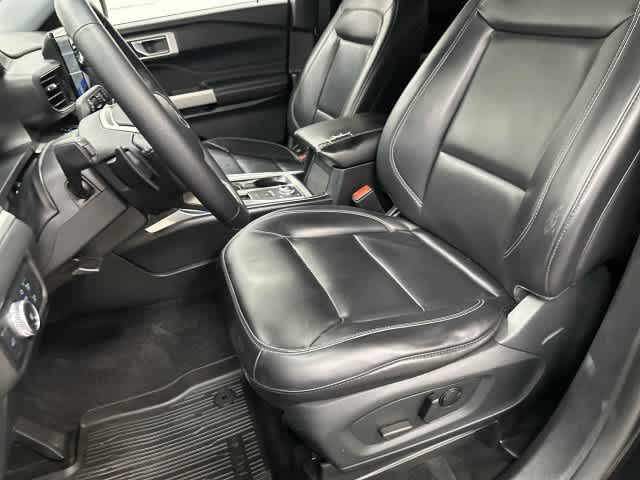 2021 Ford Explorer photo 10 of 32