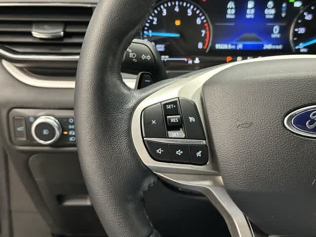 2021 Ford Explorer photo 17 of 32