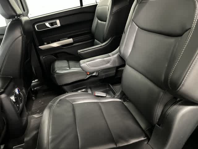 2021 Ford Explorer photo 11 of 32