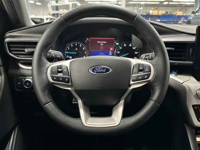 2021 Ford Explorer photo 15 of 32