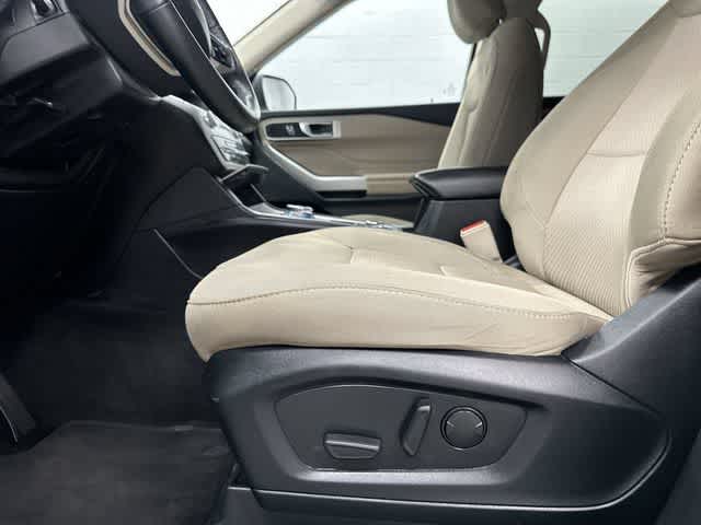 2023 Ford Explorer XLT Oxford White at Friendly Ford Crosby