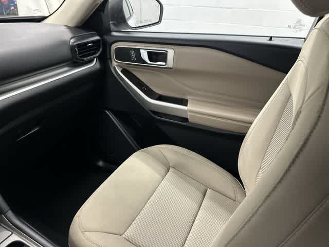 2023 Ford Explorer XLT Oxford White at Friendly Ford Crosby