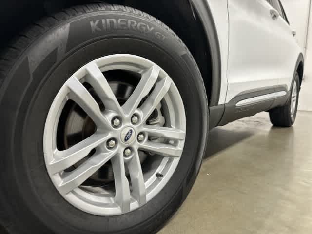 2023 Ford Explorer photo 28 of 32