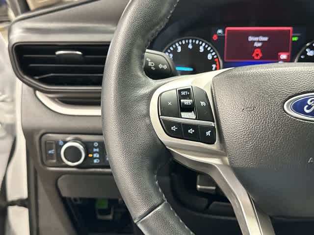 2023 Ford Explorer photo 17 of 32