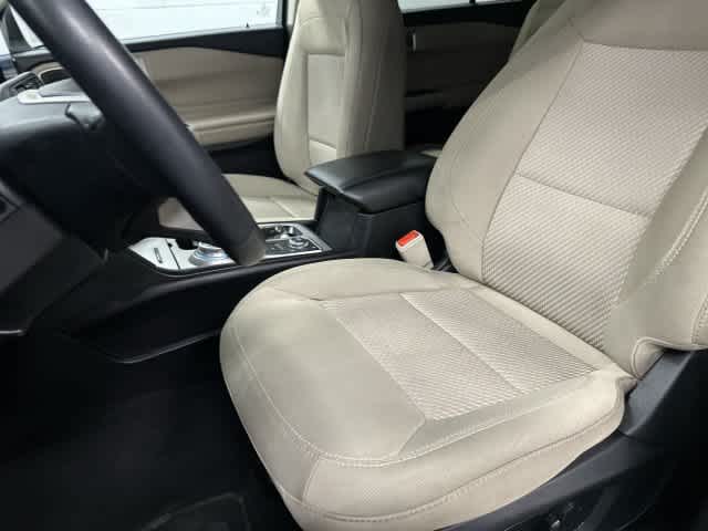 2023 Ford Explorer photo 10 of 32