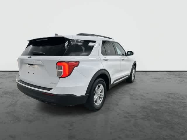 2023 Ford Explorer photo 3 of 32