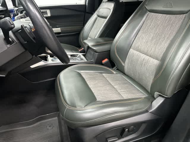 2022 Ford Explorer photo 10 of 33
