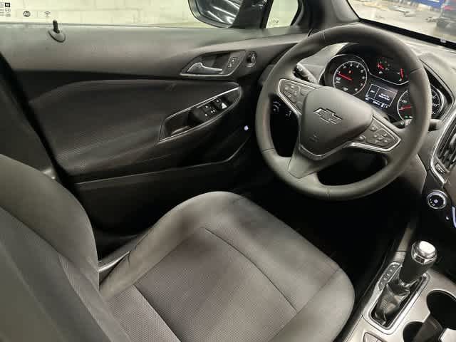 2019 Chevrolet Cruze photo 12 of 32