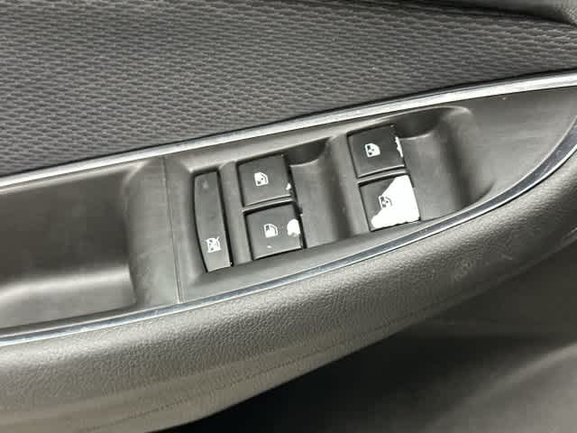 2019 Chevrolet Cruze photo 20 of 32