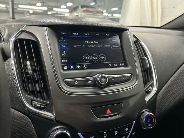 2019 Chevrolet Cruze photo 22 of 32