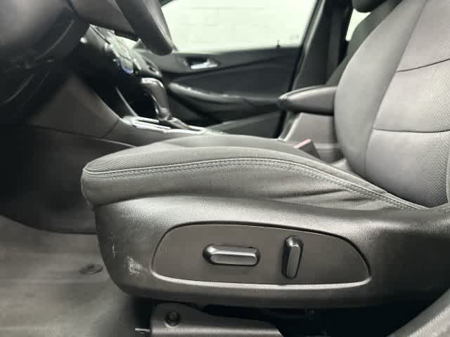 2019 Chevrolet Cruze photo 26 of 32