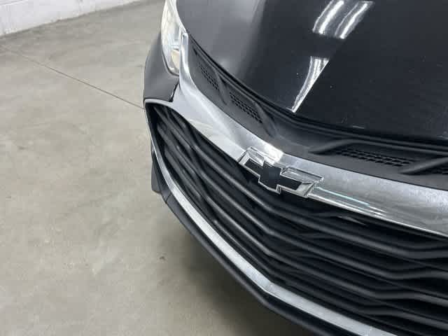 2019 Chevrolet Cruze photo 30 of 32