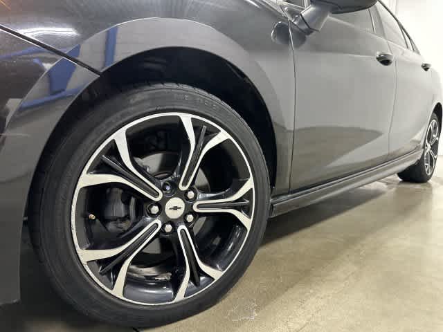 2019 Chevrolet Cruze photo 28 of 32