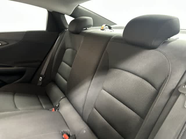 2022 Chevrolet Malibu photo 14 of 32