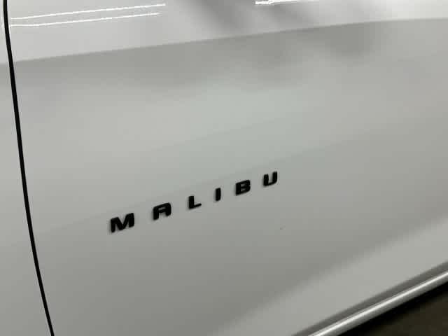 2022 Chevrolet Malibu photo 30 of 32