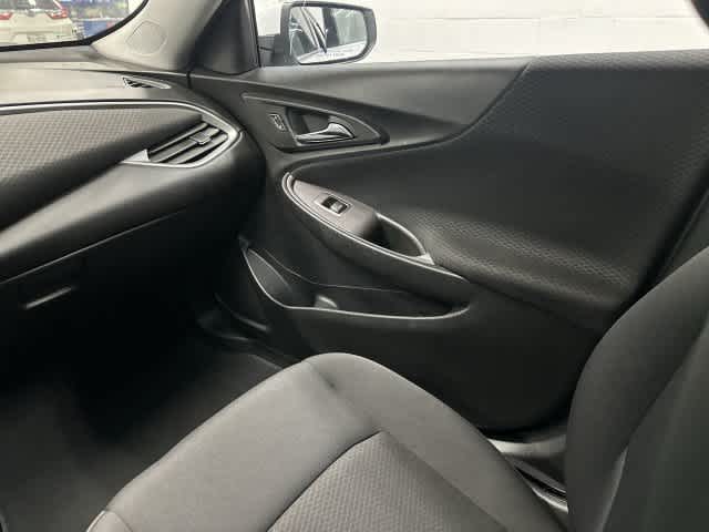 2022 Chevrolet Malibu photo 13 of 32