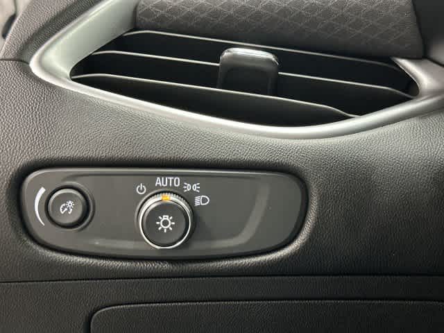 2022 Chevrolet Malibu photo 19 of 32