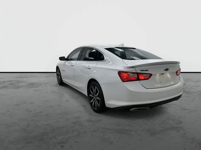 2022 Chevrolet Malibu photo 2 of 32