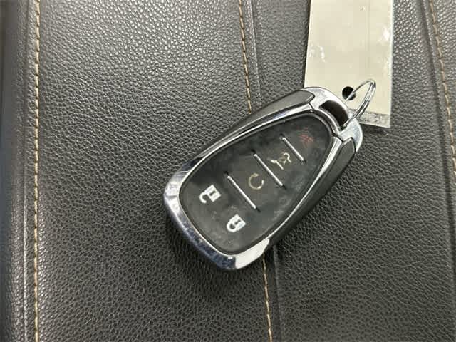 2020 Chevrolet Traverse LT Cloth Summit White at Davis Chevrolet