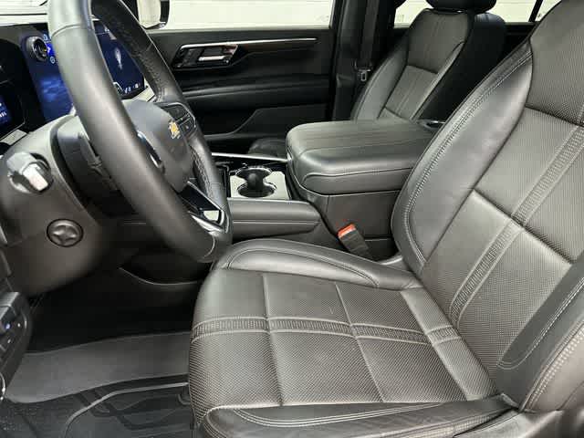 2025 Chevrolet Suburban High Country Iridescent Pearl Tricoat at Davis Chevrolet