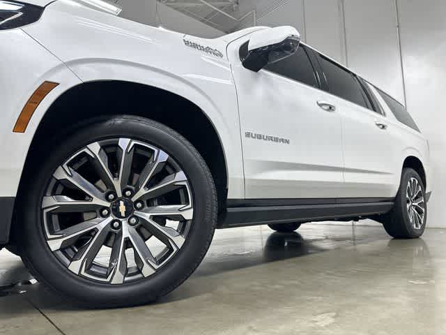 2025 Chevrolet Suburban High Country Iridescent Pearl Tricoat at Davis Chevrolet
