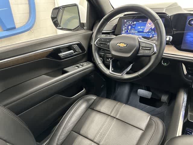 2025 Chevrolet Suburban High Country Iridescent Pearl Tricoat at Davis Chevrolet